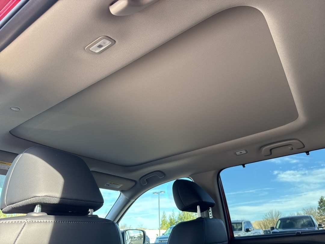 2025 Honda Pilot Touring - Image 21