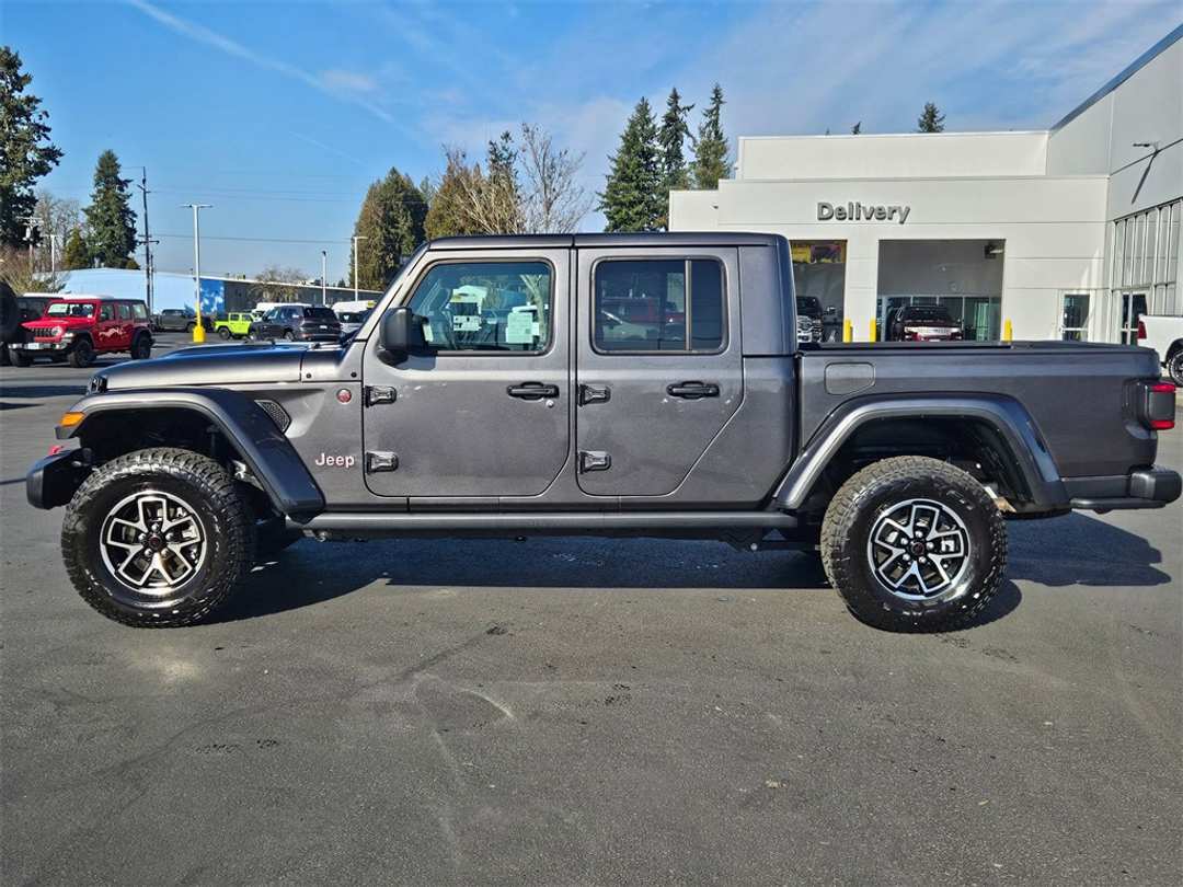 2025 Jeep Gladiator Rubicon - Image 3