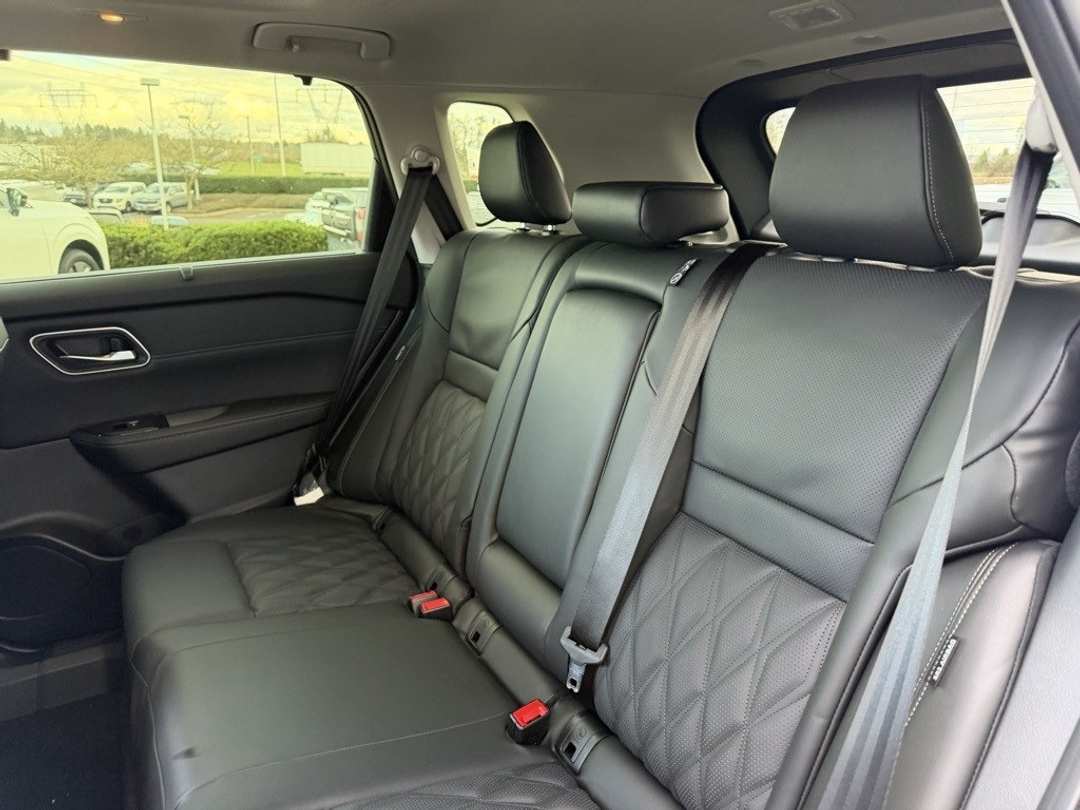 2026 Nissan Rogue Platinum - Image 32