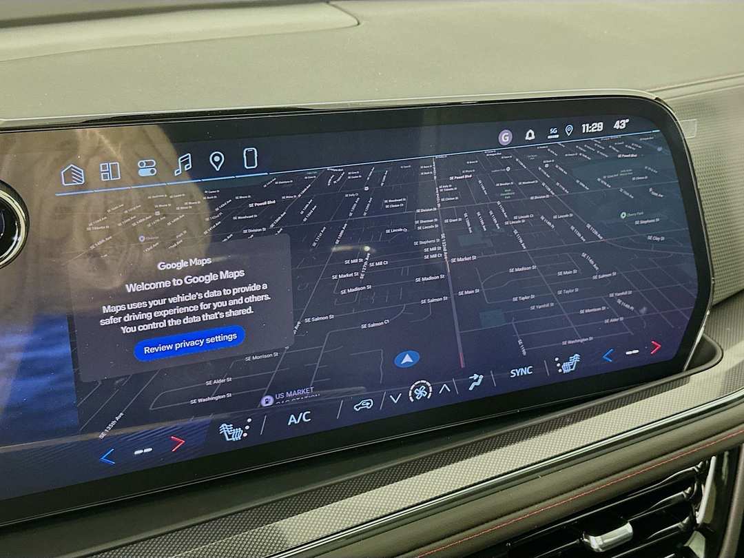 2026 Chevrolet Suburban RST - Image 13