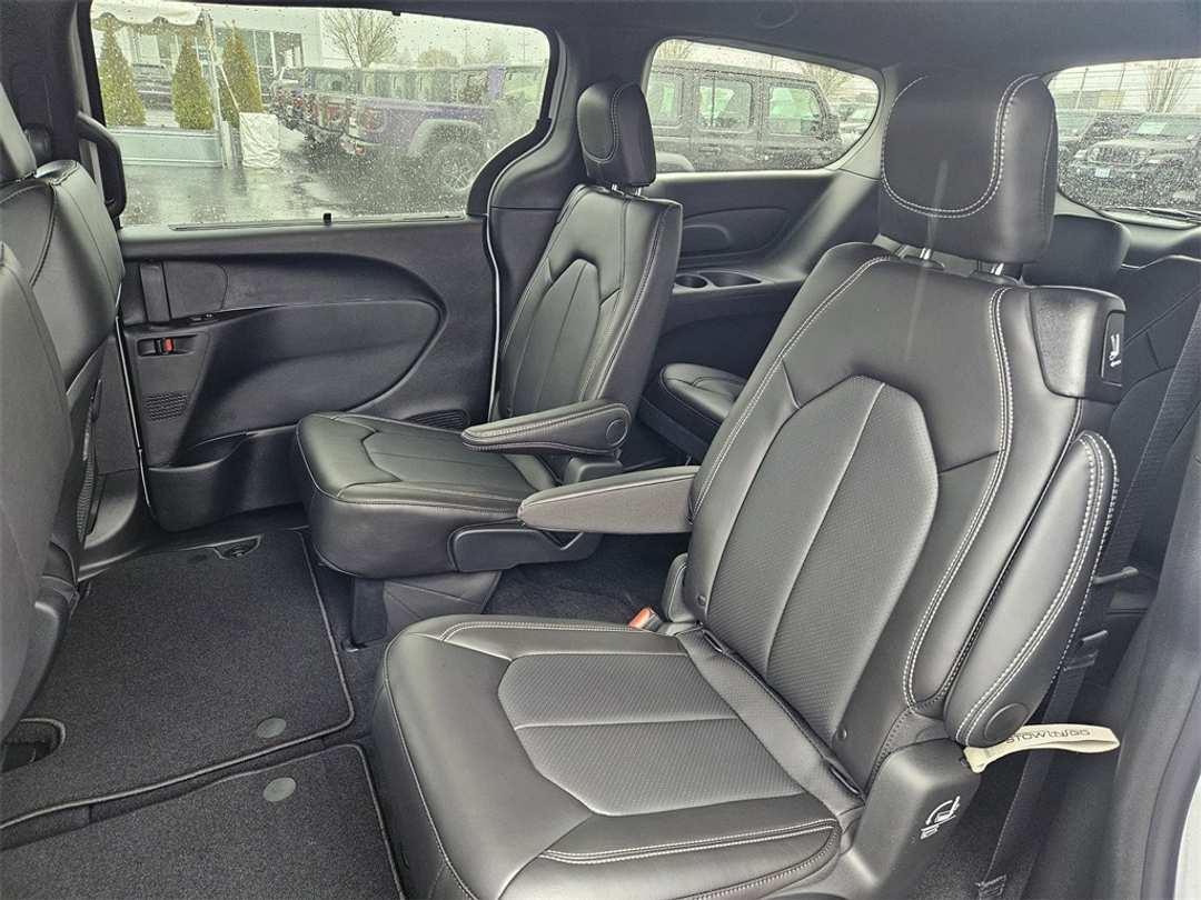 2026 Chrysler Voyager LX - Image 28