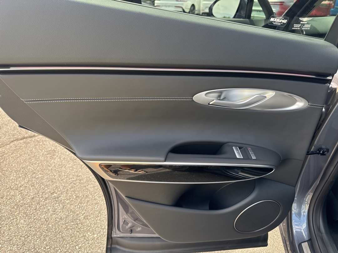 2026 Genesis Gv70 2.5T - Image 36