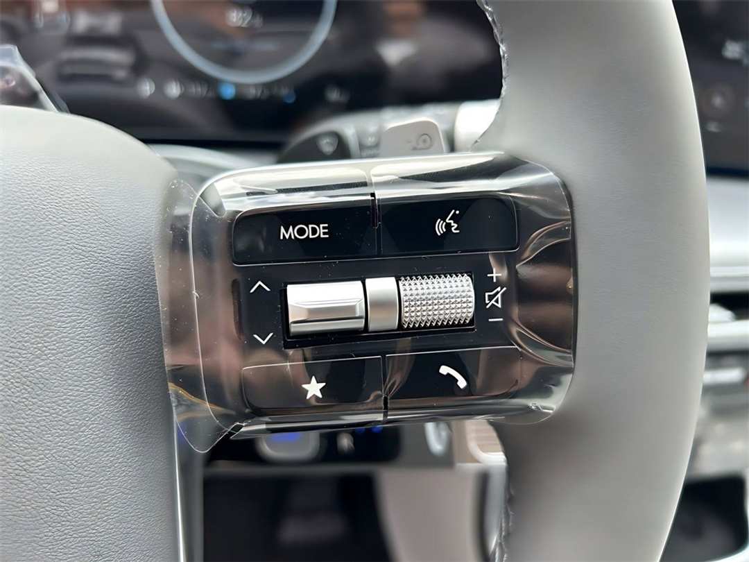 2026 Hyundai Ioniq 9 Performance Limited - Image 15