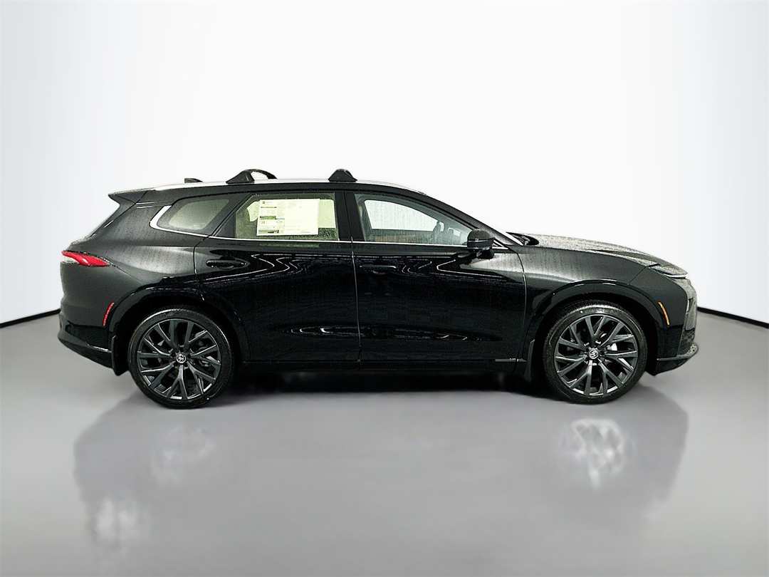 2025 Toyota Crown Signia Limited - Image 8