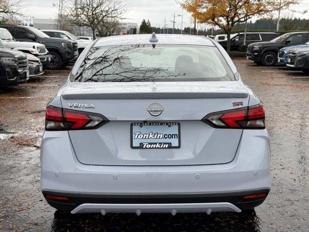 2025 Nissan Versa 1.6 SR - Image 6