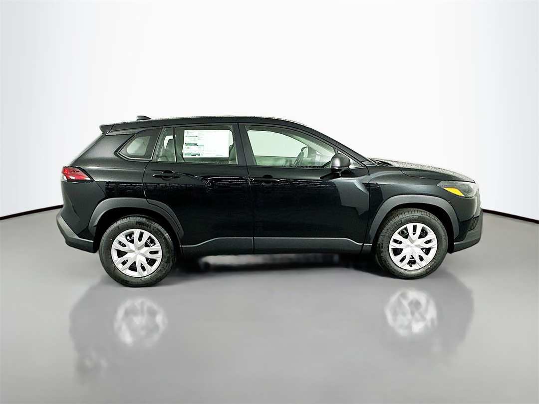 2026 Toyota Corolla Cross L - Image 8