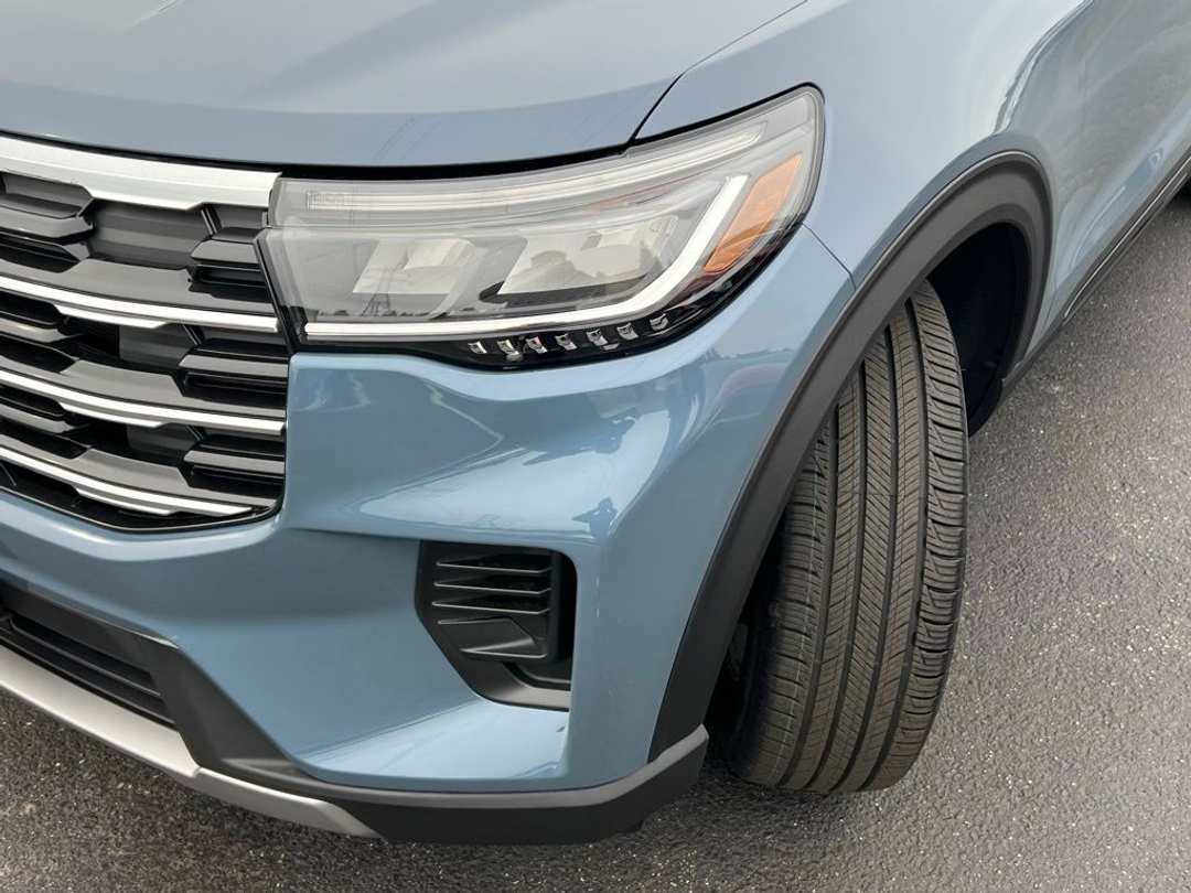 2026 Ford Explorer Active - Image 3