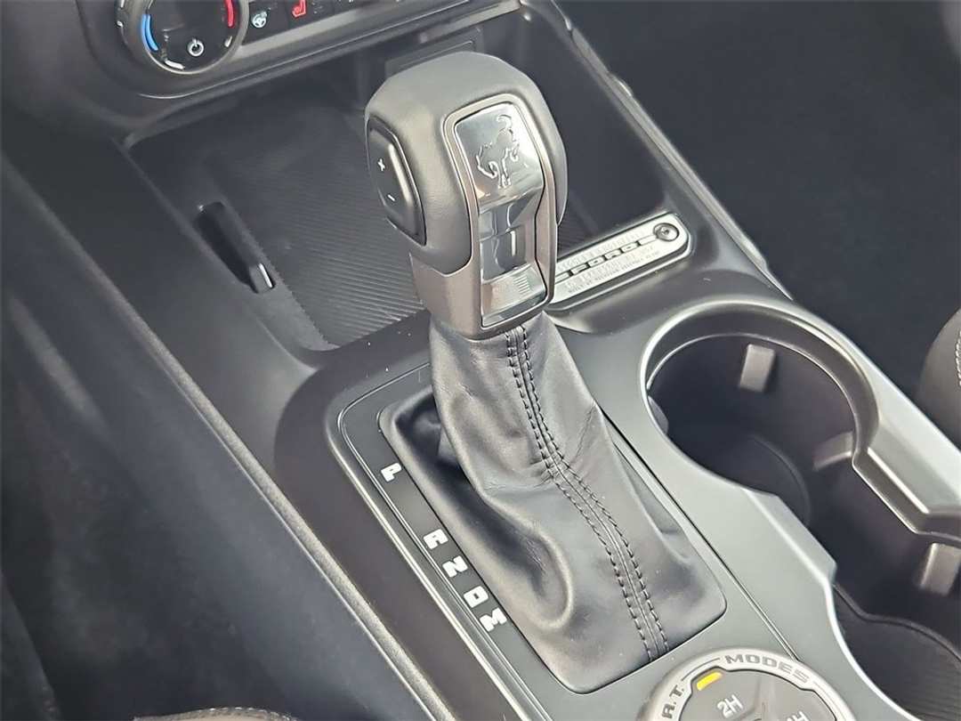 2025 Ford Bronco Outer Banks - Image 17