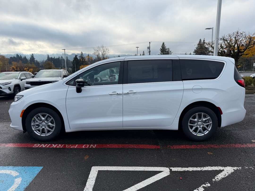 2026 Chrysler Pacifica Select - Image 5