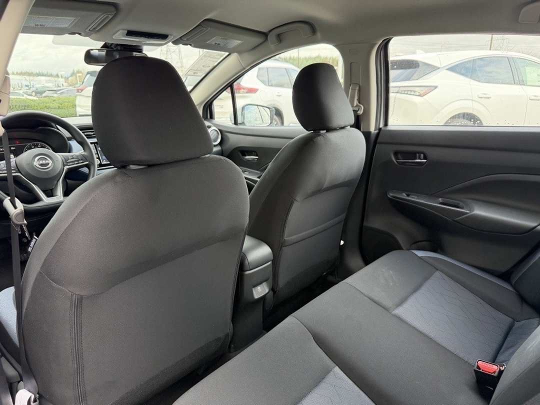 2025 Nissan Versa 1.6 SV - Image 31