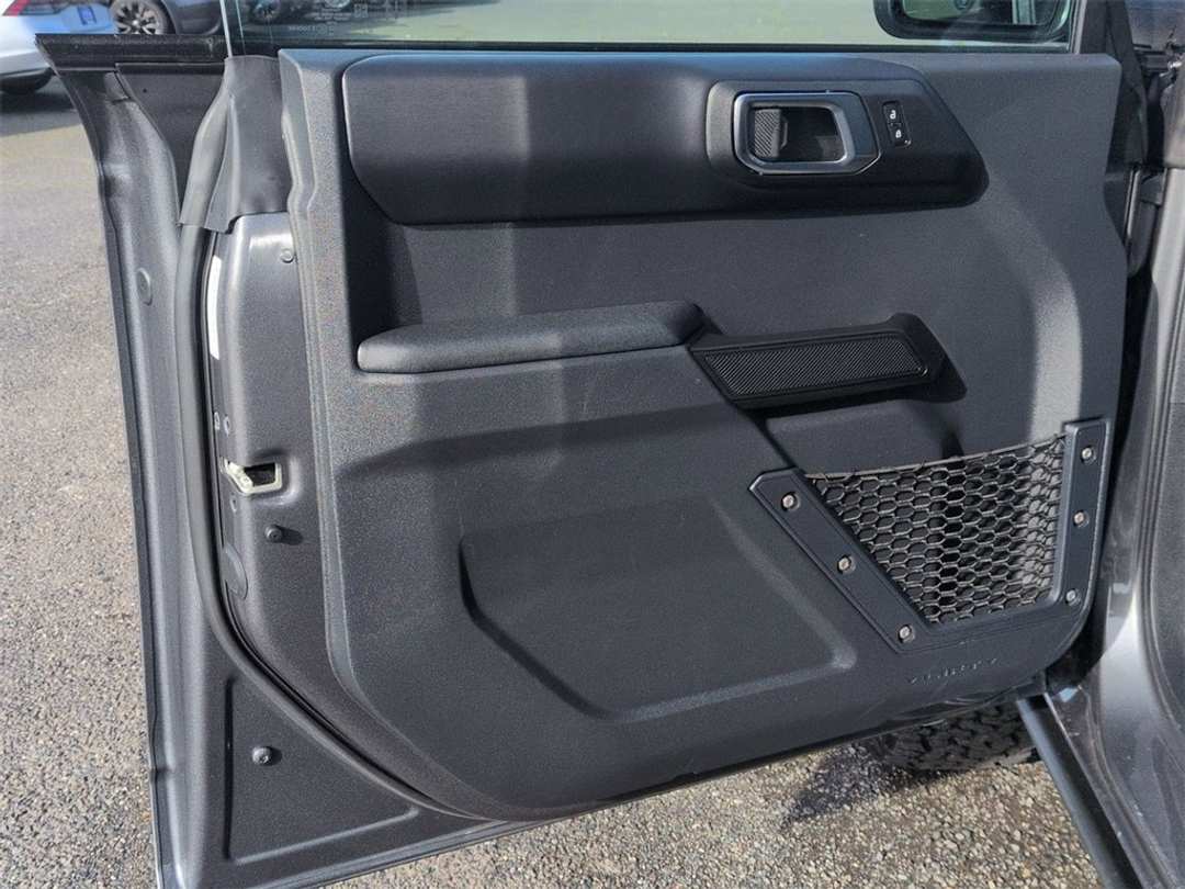 2025 Ford Bronco Badlands - Image 9