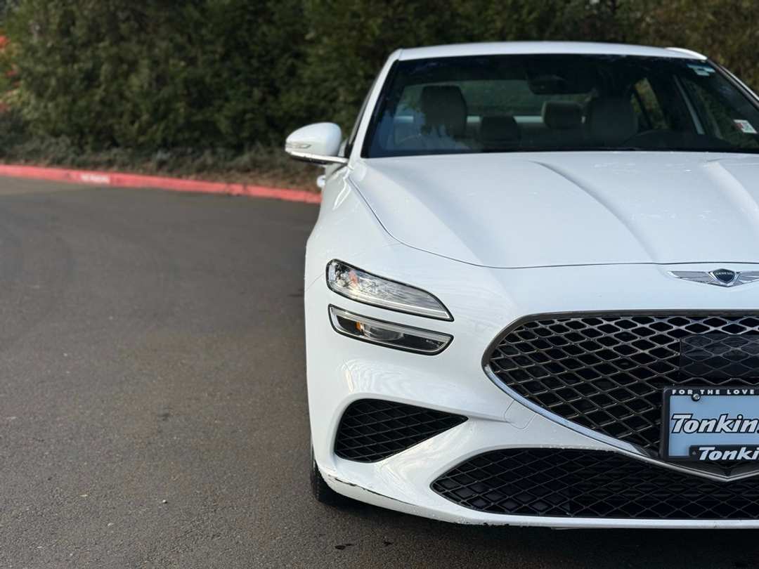 2022 Genesis G70 2.0T - Image 5