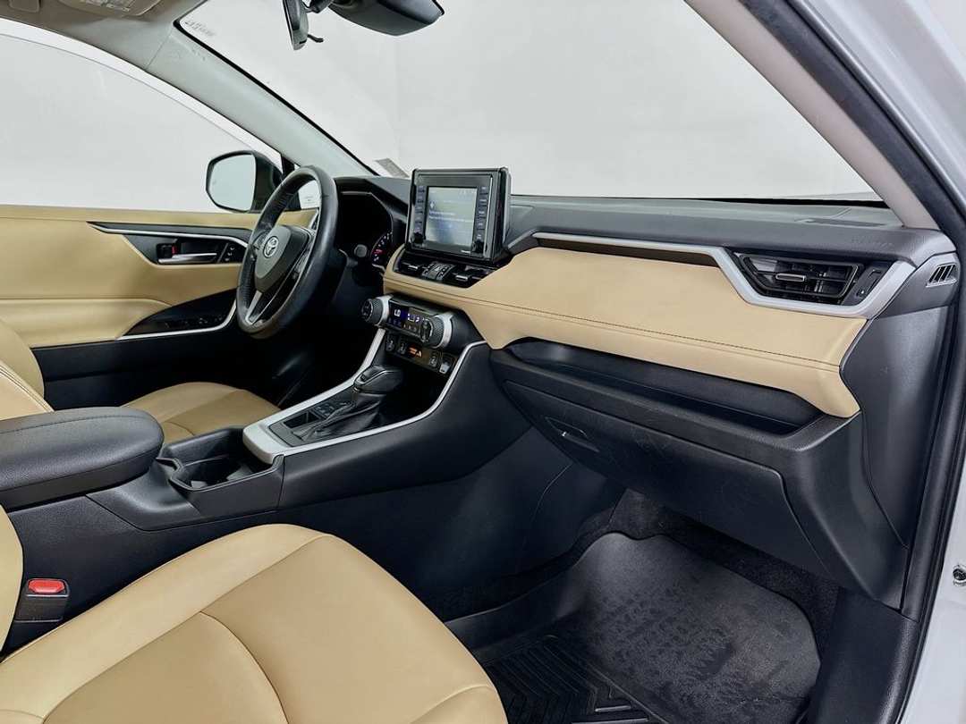 2020 Toyota Rav4 XLE Premium - Image 31