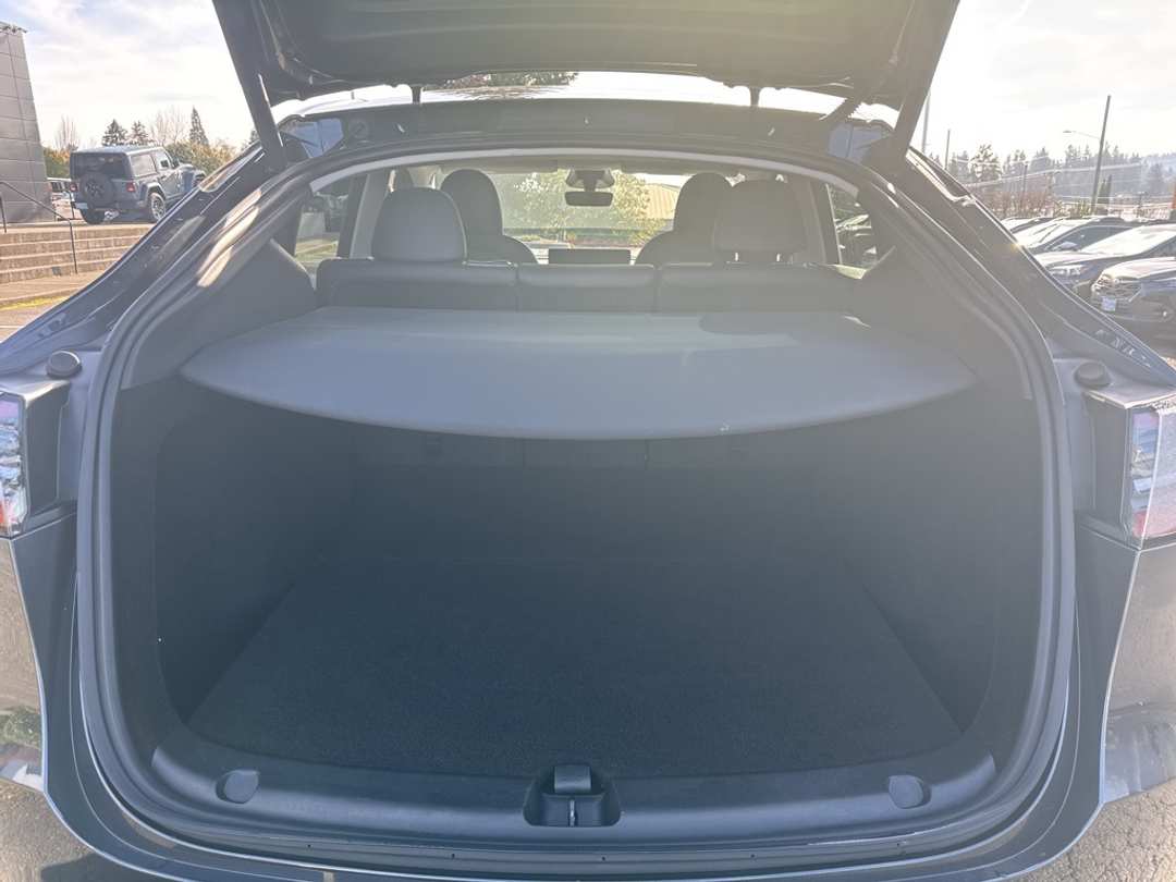 2025 Tesla Model Y Performance - Image 27
