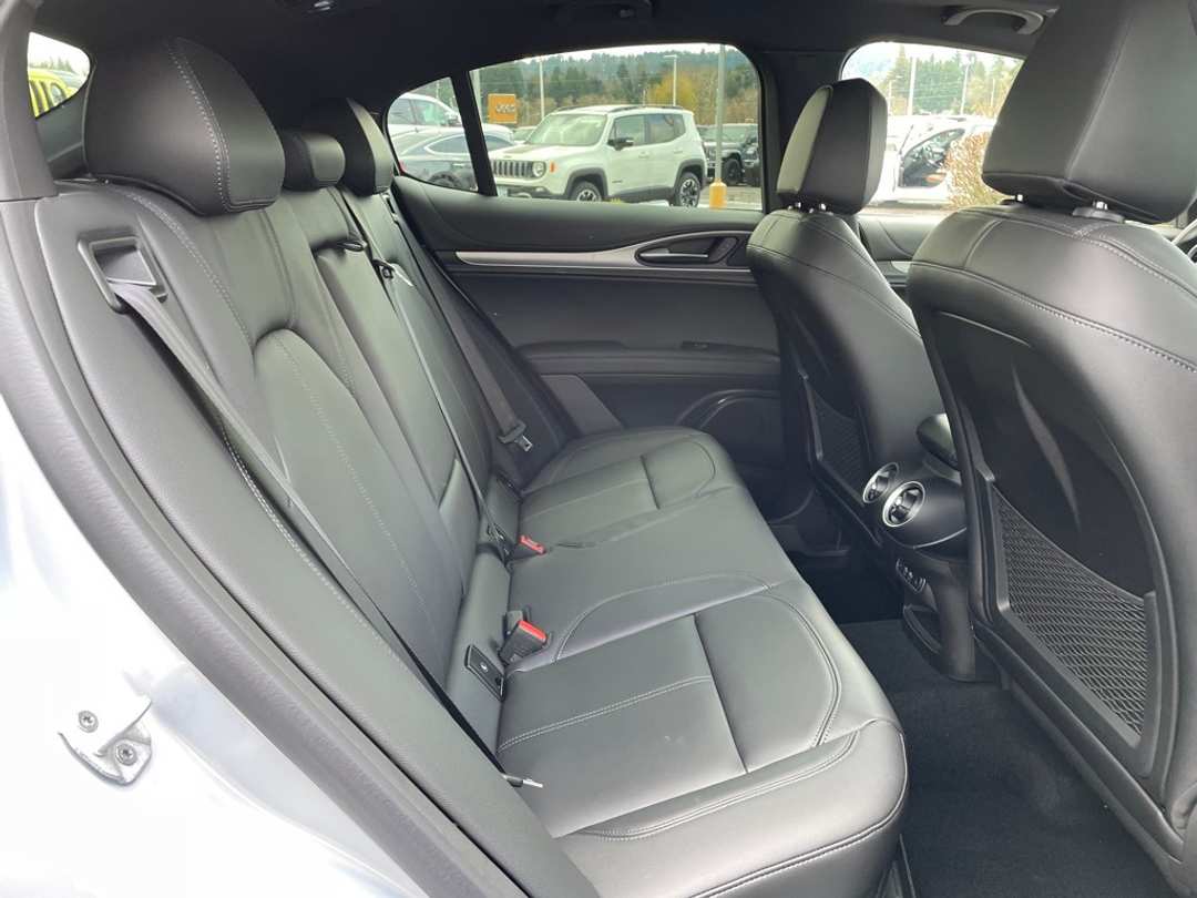 2024 Alfa Romeo Stelvio Ti - Image 33