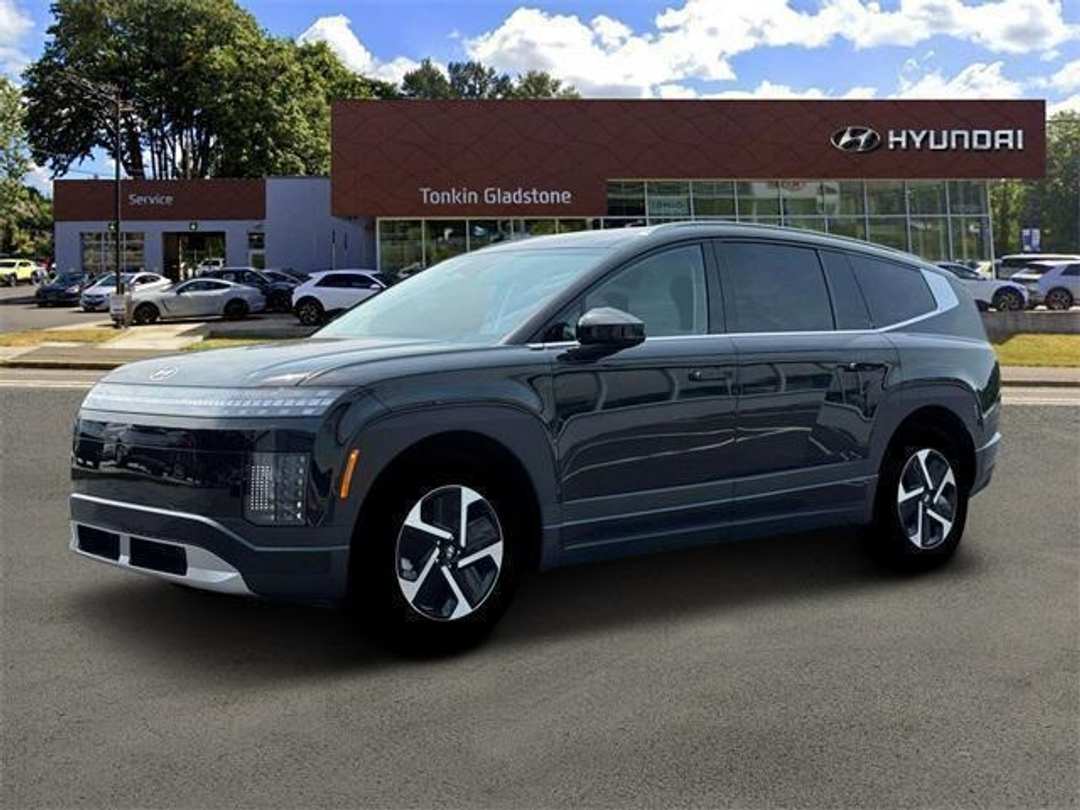 2026 Hyundai Ioniq 9 SE - Image 2