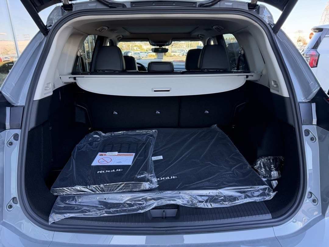 2026 Nissan Rogue Dark Armor - Image 11