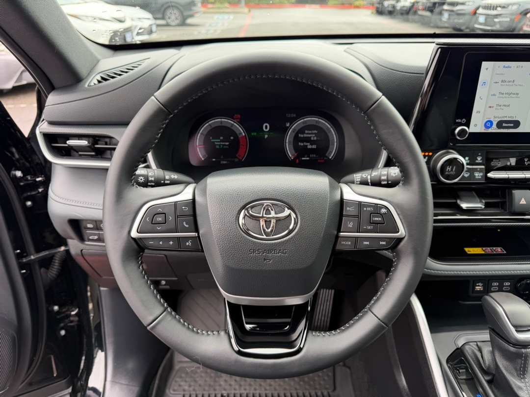 2025 Toyota Highlander XSE - Image 19