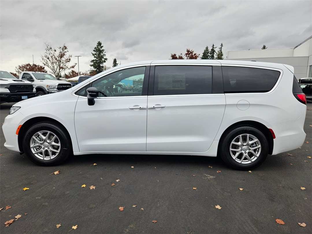 2026 Chrysler Pacifica Select - Image 3