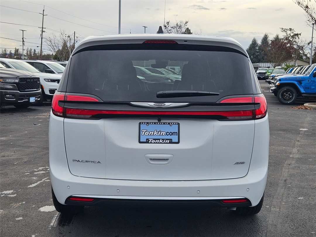 2026 Chrysler Pacifica Select - Image 5