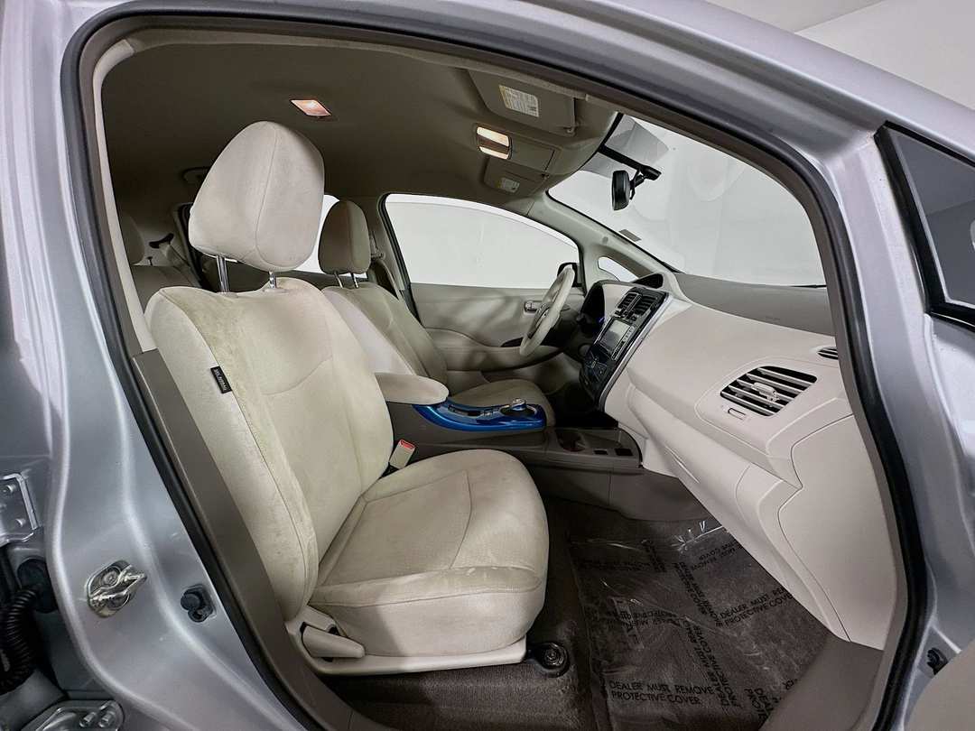 2011 Nissan LEAF SL - Image 27