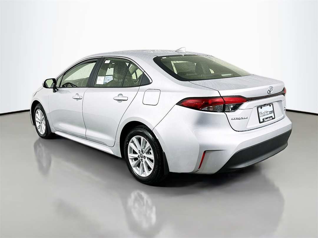 2026 Toyota Corolla XLE - Image 5