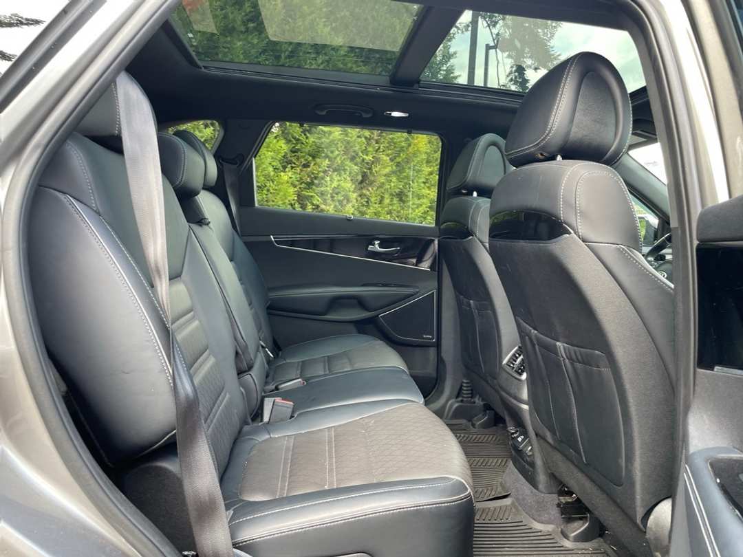 2016 Kia Sorento SX Limited - Image 16