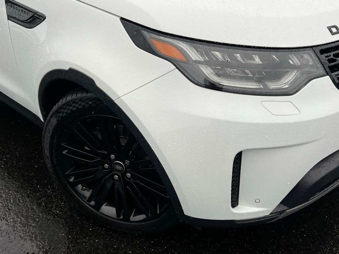 2017 Land Rover Discovery HSE Luxury - Image 2