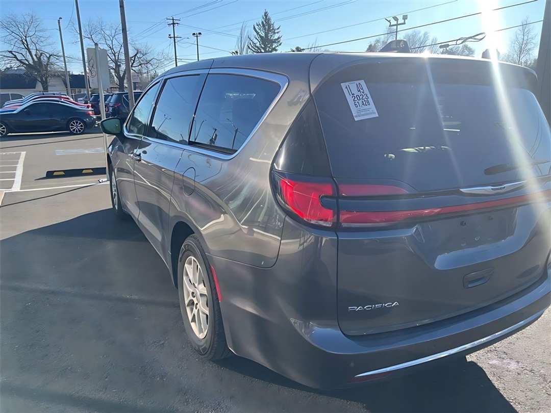 2023 Chrysler Pacifica Touring L - Image 5