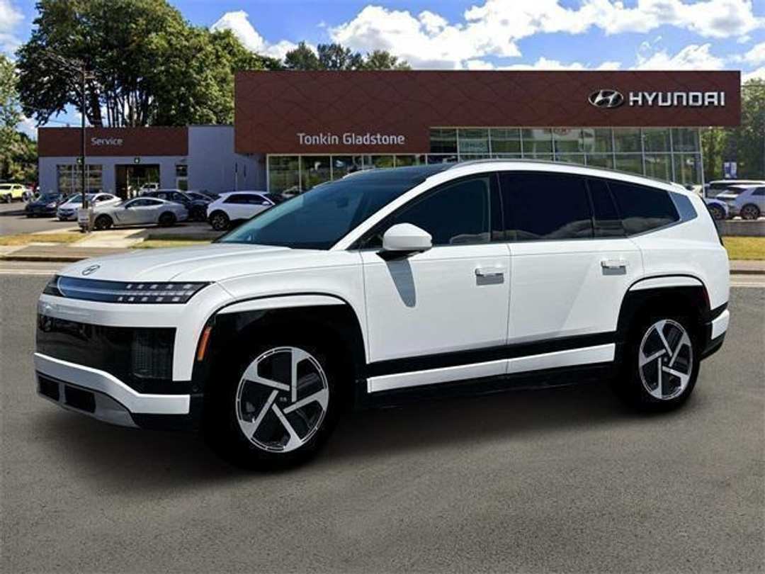 2026 Hyundai Ioniq 9 Performance Limited - Image 2