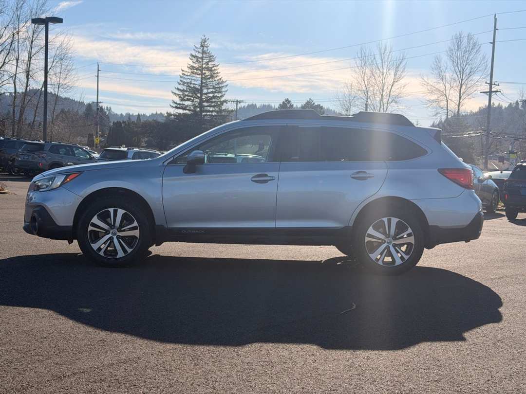 2018 Subaru Outback 2.5i - Image 4