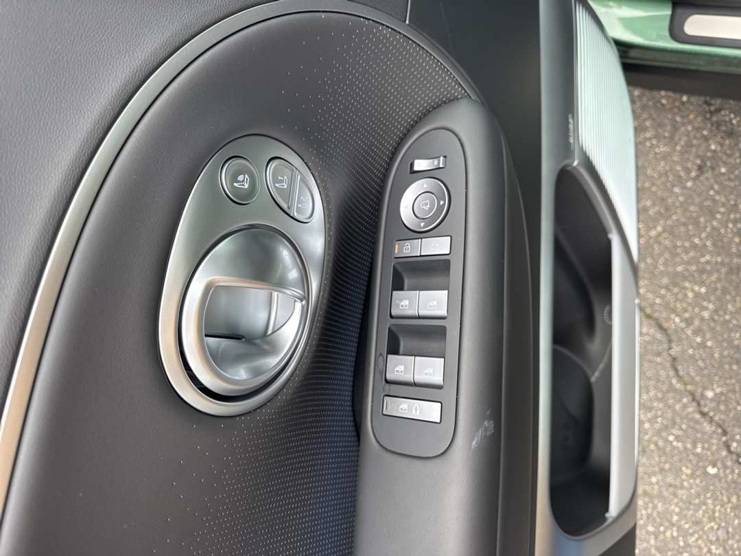 2026 Hyundai Ioniq 9 Performance Calligraphy - Image 17