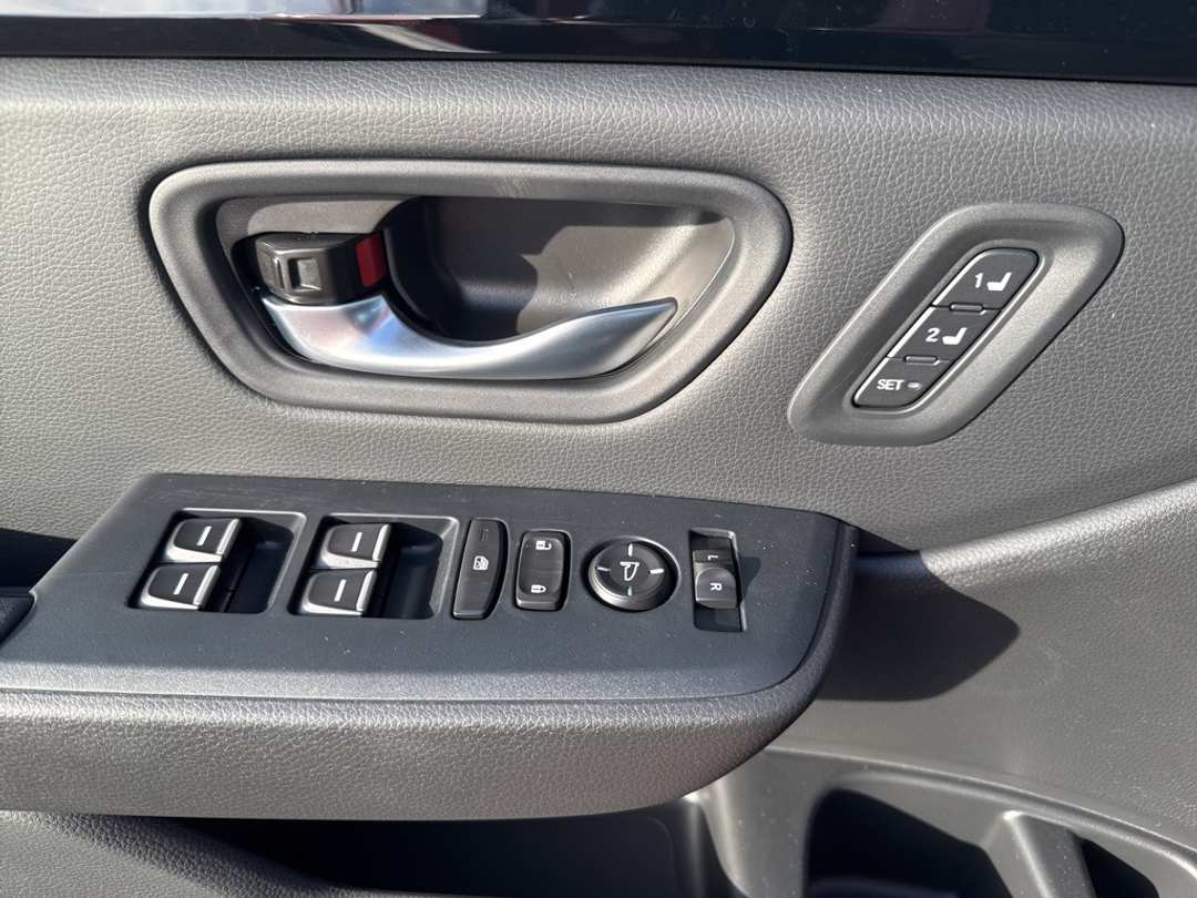 2025 Honda Pilot Touring - Image 33