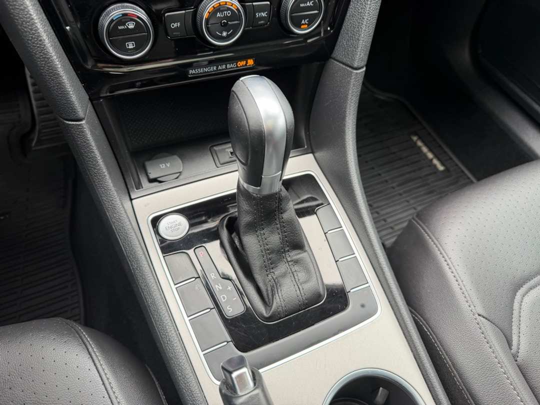 2020 Volkswagen Passat 2.0T RLine - Image 26