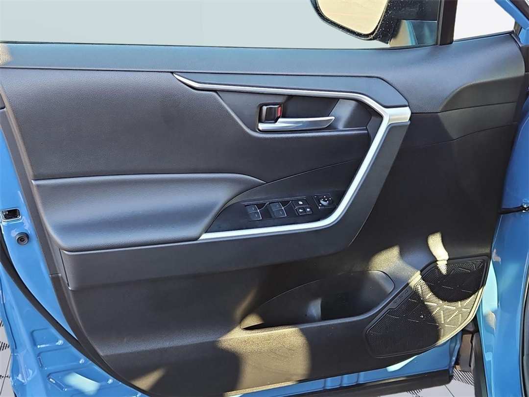 2023 Toyota Rav4 SE - Image 10