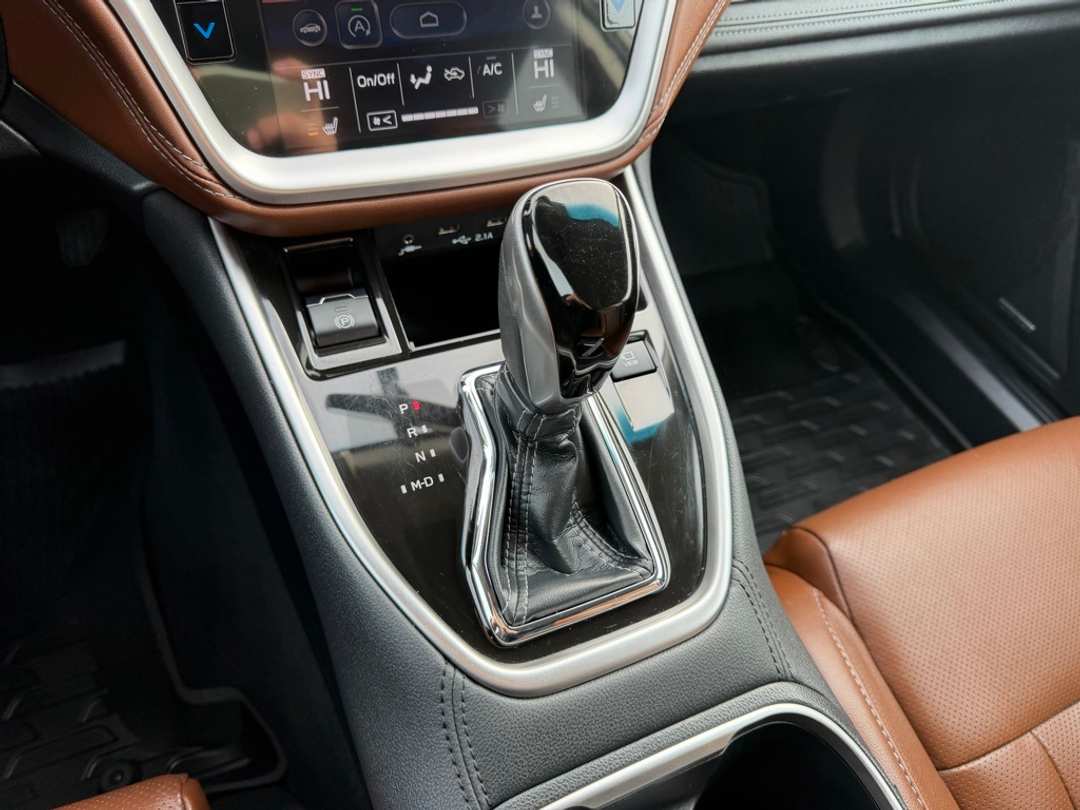 2022 Subaru Outback Touring - Image 25