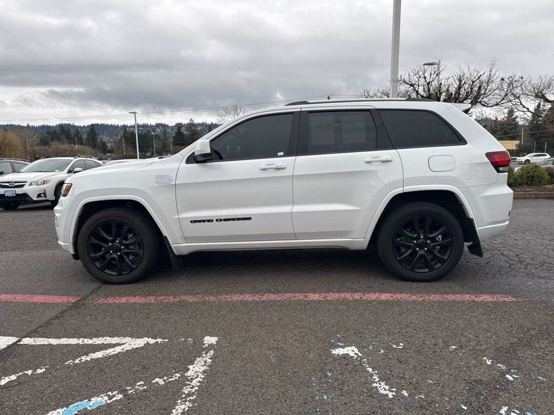 2019 Jeep Grand Cherokee Altitude - Image 4
