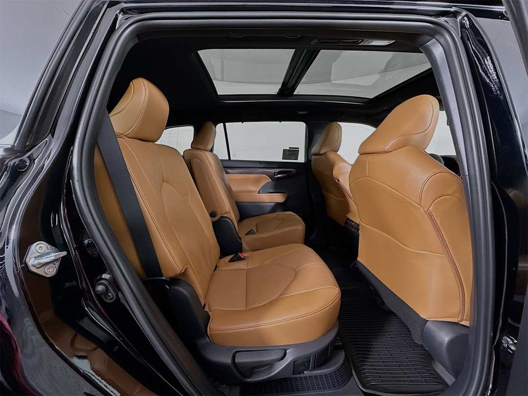 2026 Toyota Highlander Platinum - Image 30