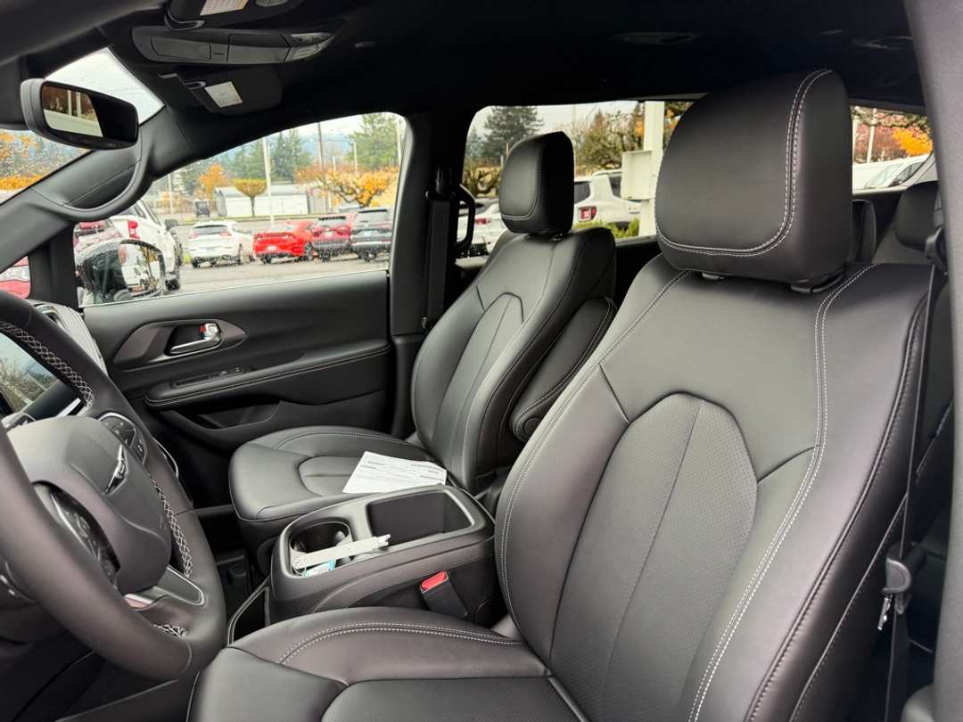 2026 Chrysler Pacifica Select - Image 15