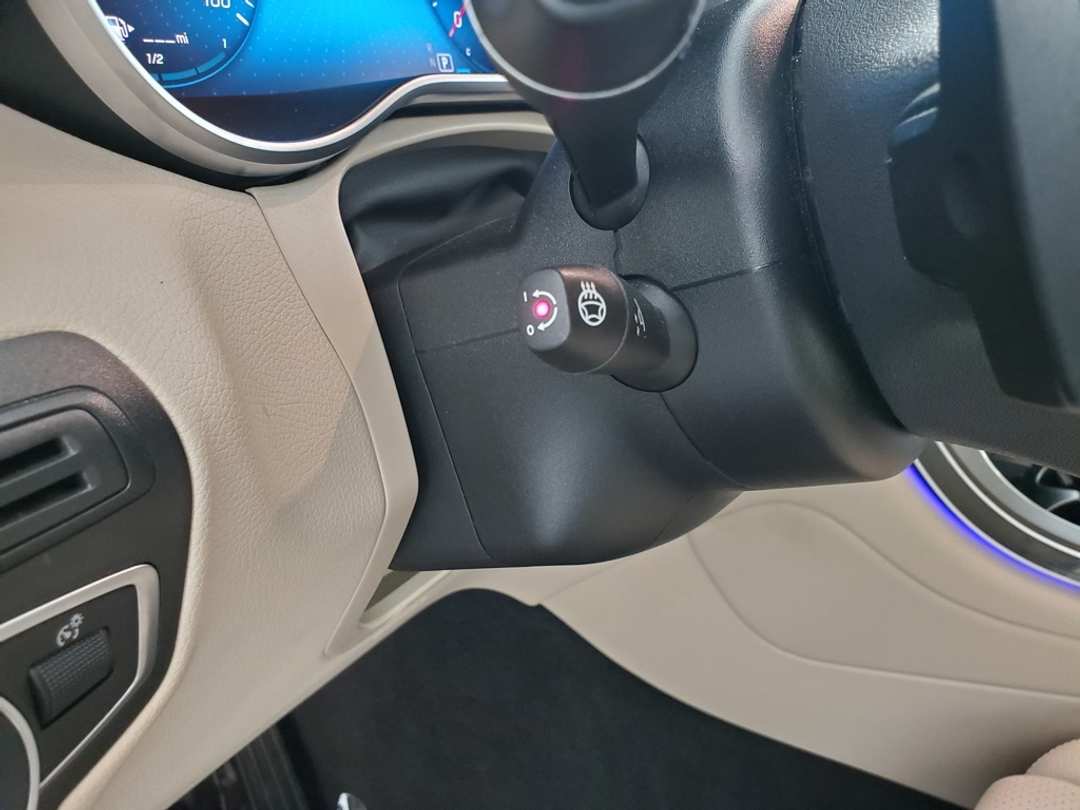 2021 Mercedes-Benz GLC GLC 300 - Image 19