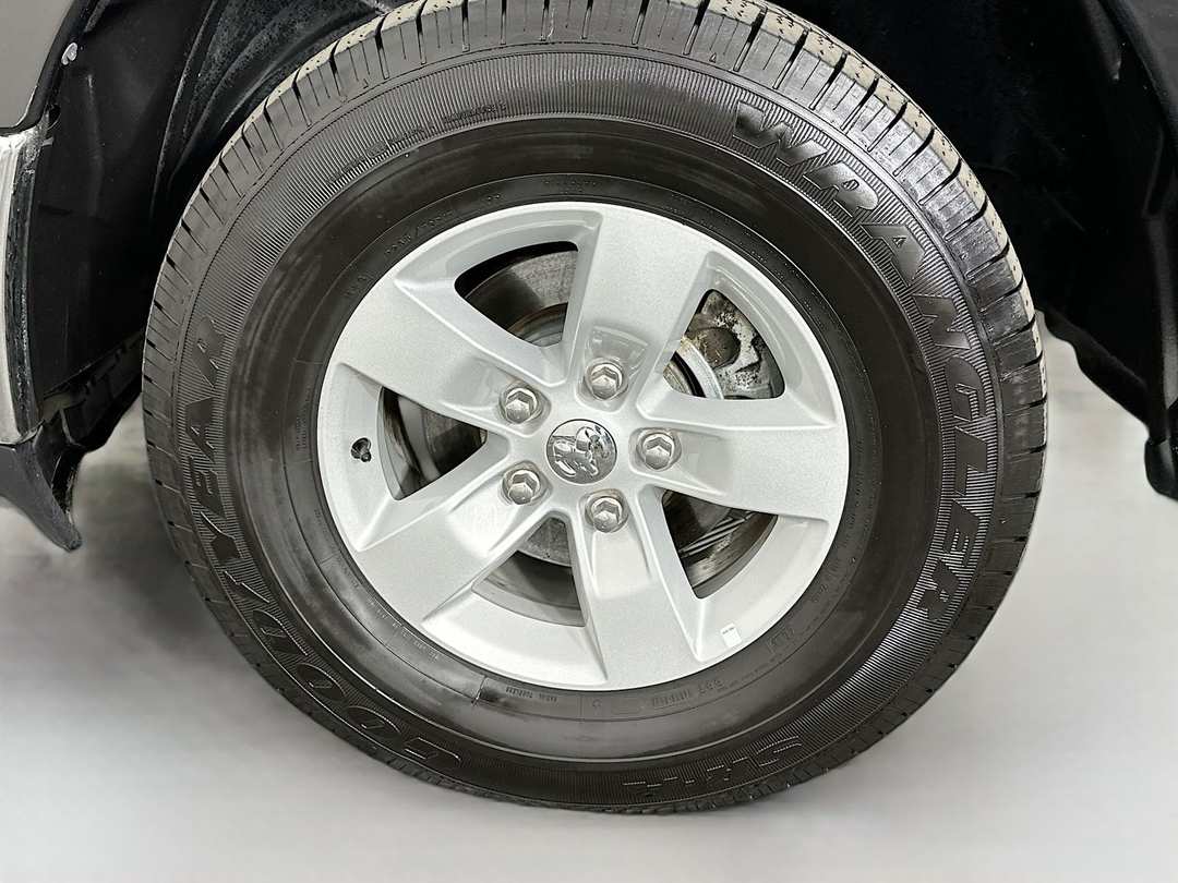 2023 Ram 1500 Classic SLT - Image 31