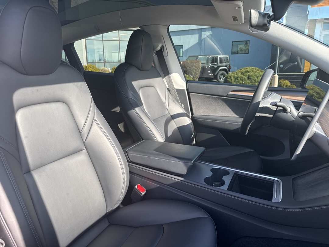 2025 Tesla Model Y Performance - Image 24