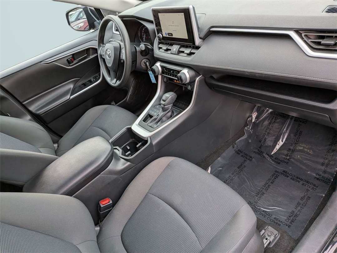 2024 Toyota Rav4 LE - Image 32