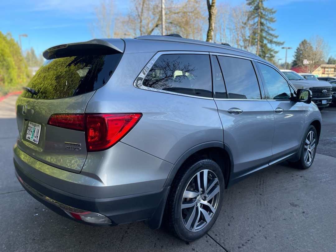 2017 Honda Pilot Touring - Image 4