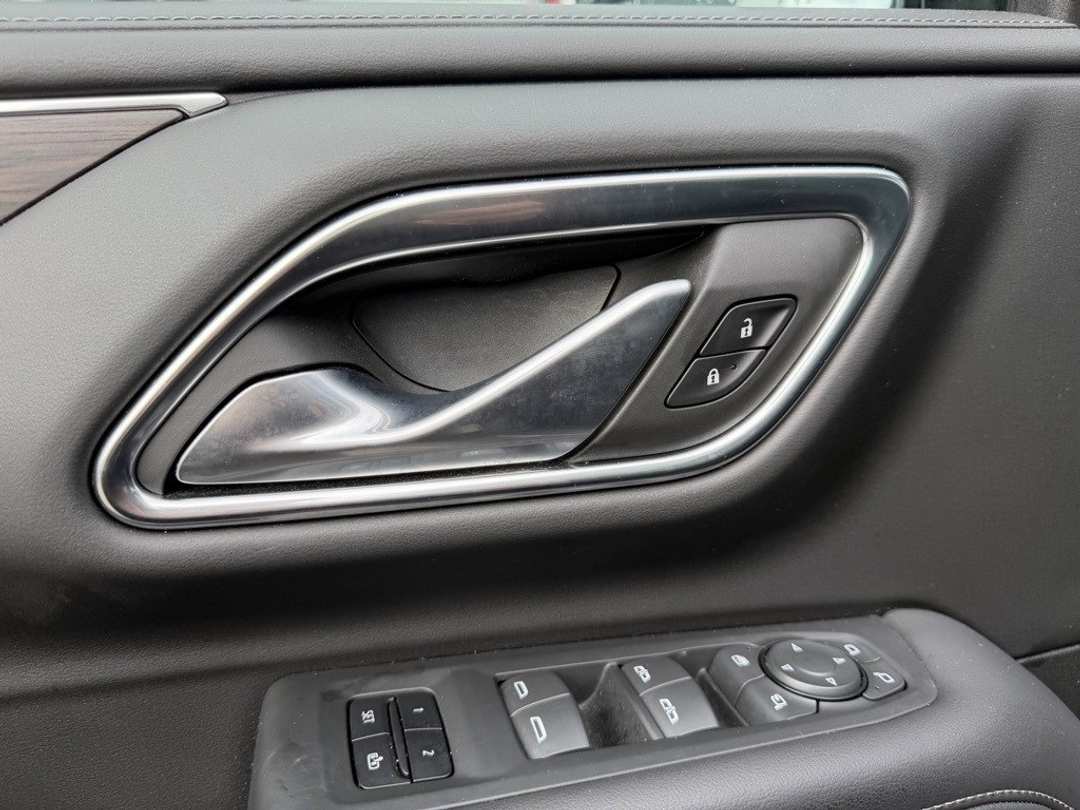 2022 Chevrolet Suburban LT - Image 12