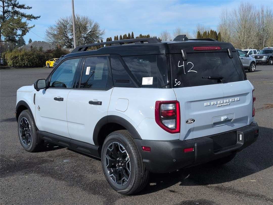 2026 Ford Bronco Sport Outer Banks - Image 3