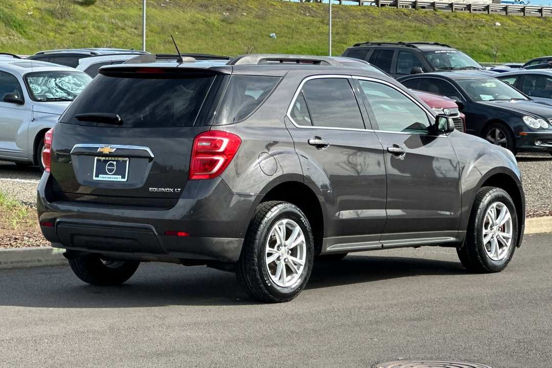 2016 Chevrolet Equinox LT - Image 3