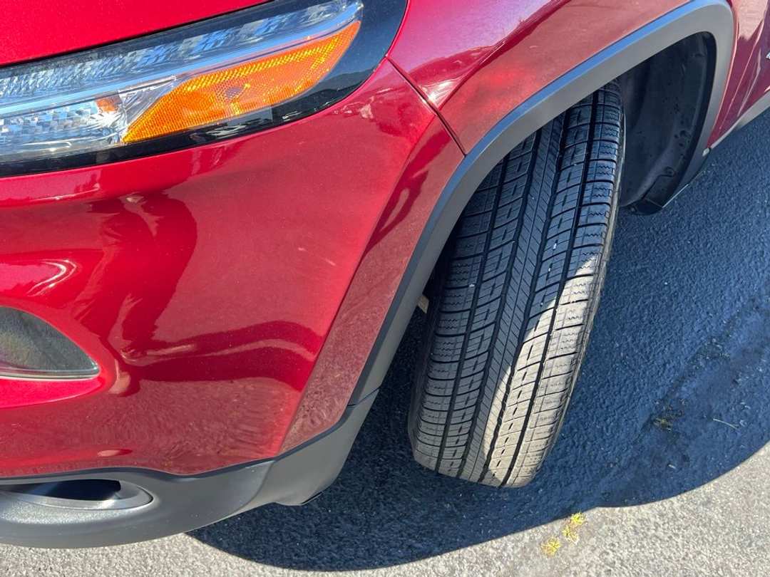 2017 Jeep Cherokee Latitude - Image 3