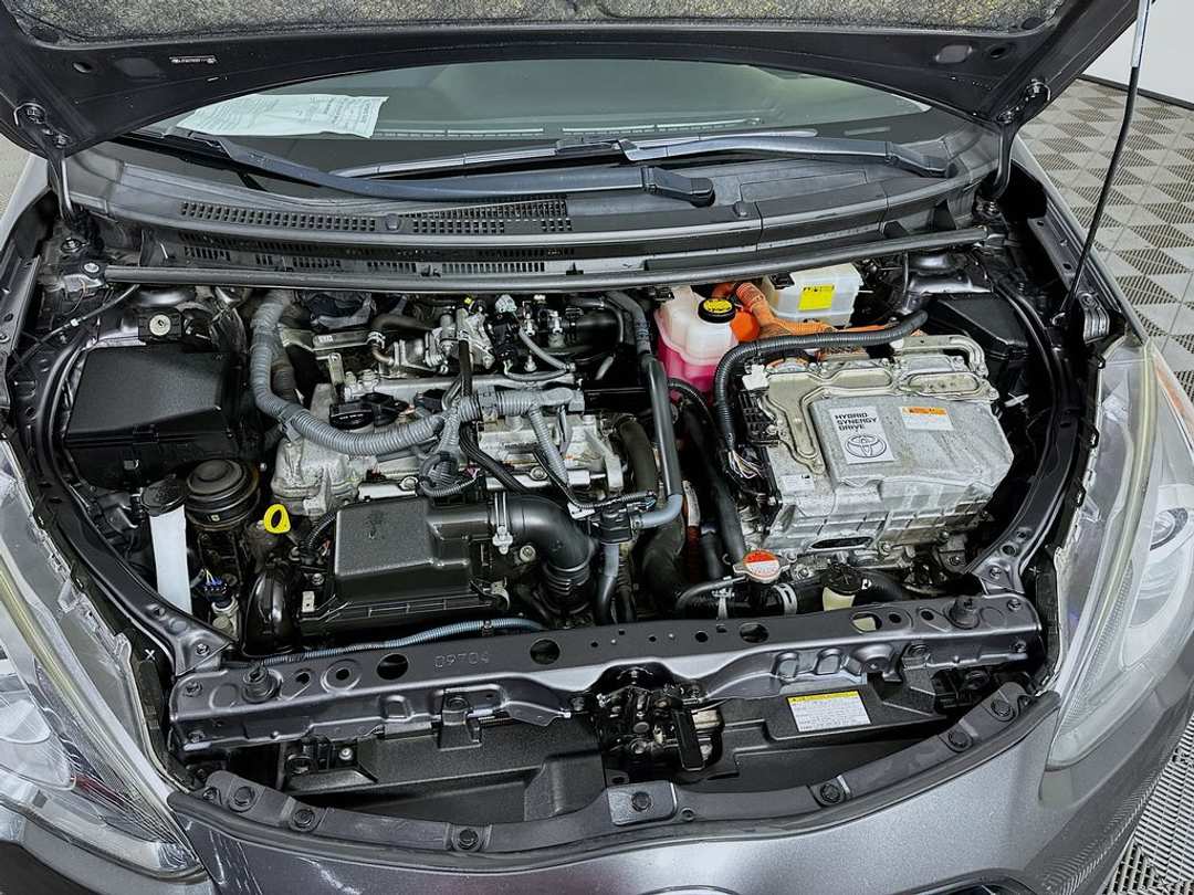 2015 Toyota Prius C - Image 28