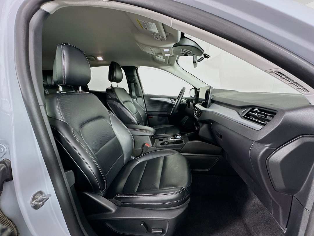 2025 Ford Escape Platinum - Image 29